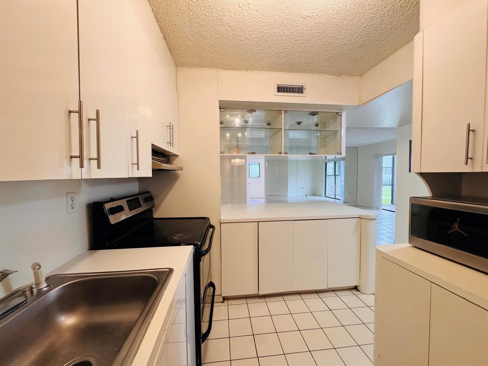20681 NE 4th Place # 105, Miami FL 33179 — 1