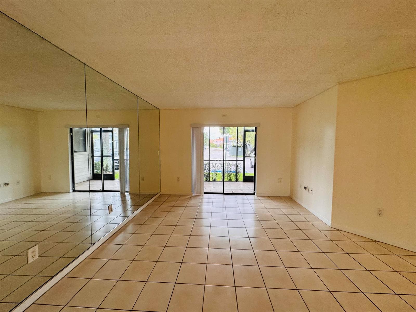 20681 NE 4th Place # 105, Miami FL 33179 — 9