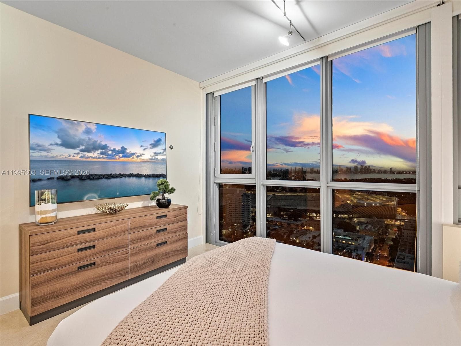 101 20th St # 3002, Miami Beach FL 33139 — 76