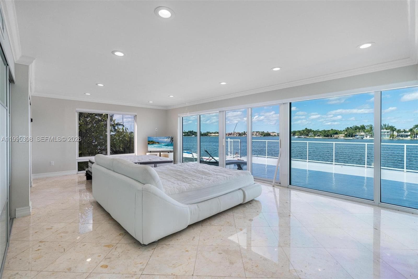 1055 Stillwater Dr, Miami Beach FL 33141 — 6