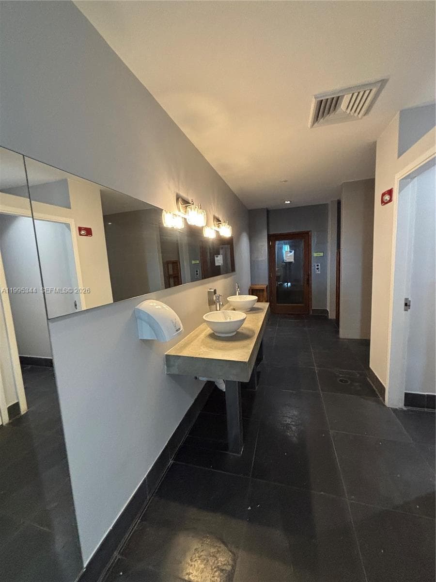 133 NE 2nd Ave # 2112, Miami FL 33132 — 26