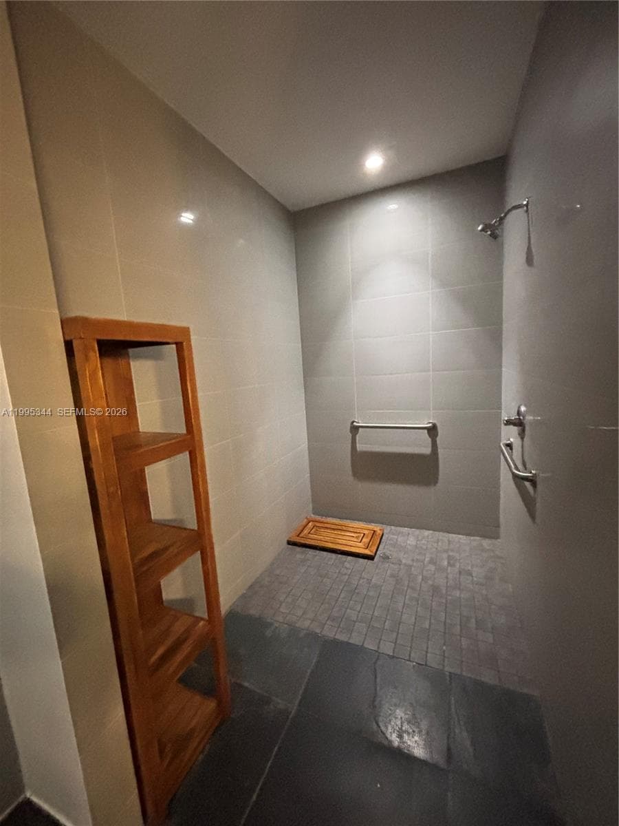 133 NE 2nd Ave # 2112, Miami FL 33132 — 24