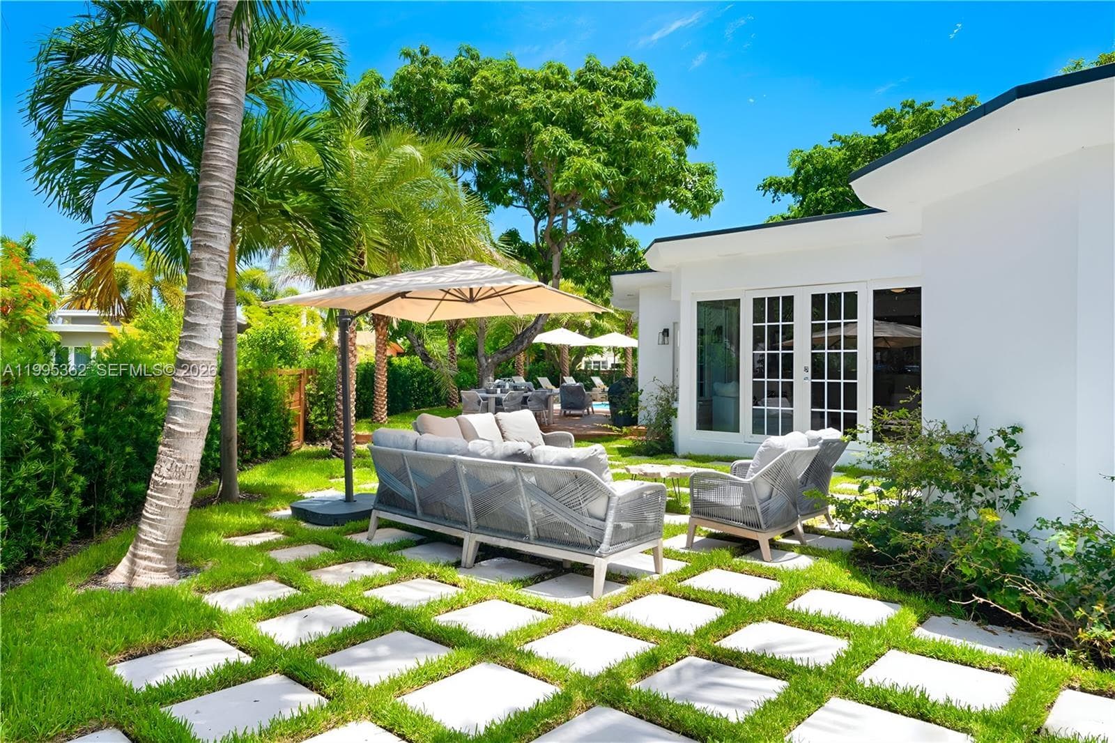 2575 Pine Tree Dr, Miami Beach FL 33140 — 27