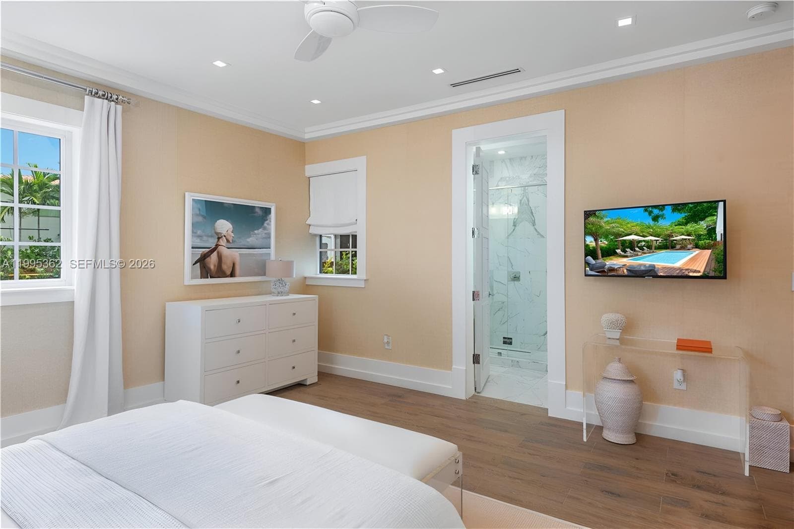 2575 Pine Tree Dr, Miami Beach FL 33140 — 17
