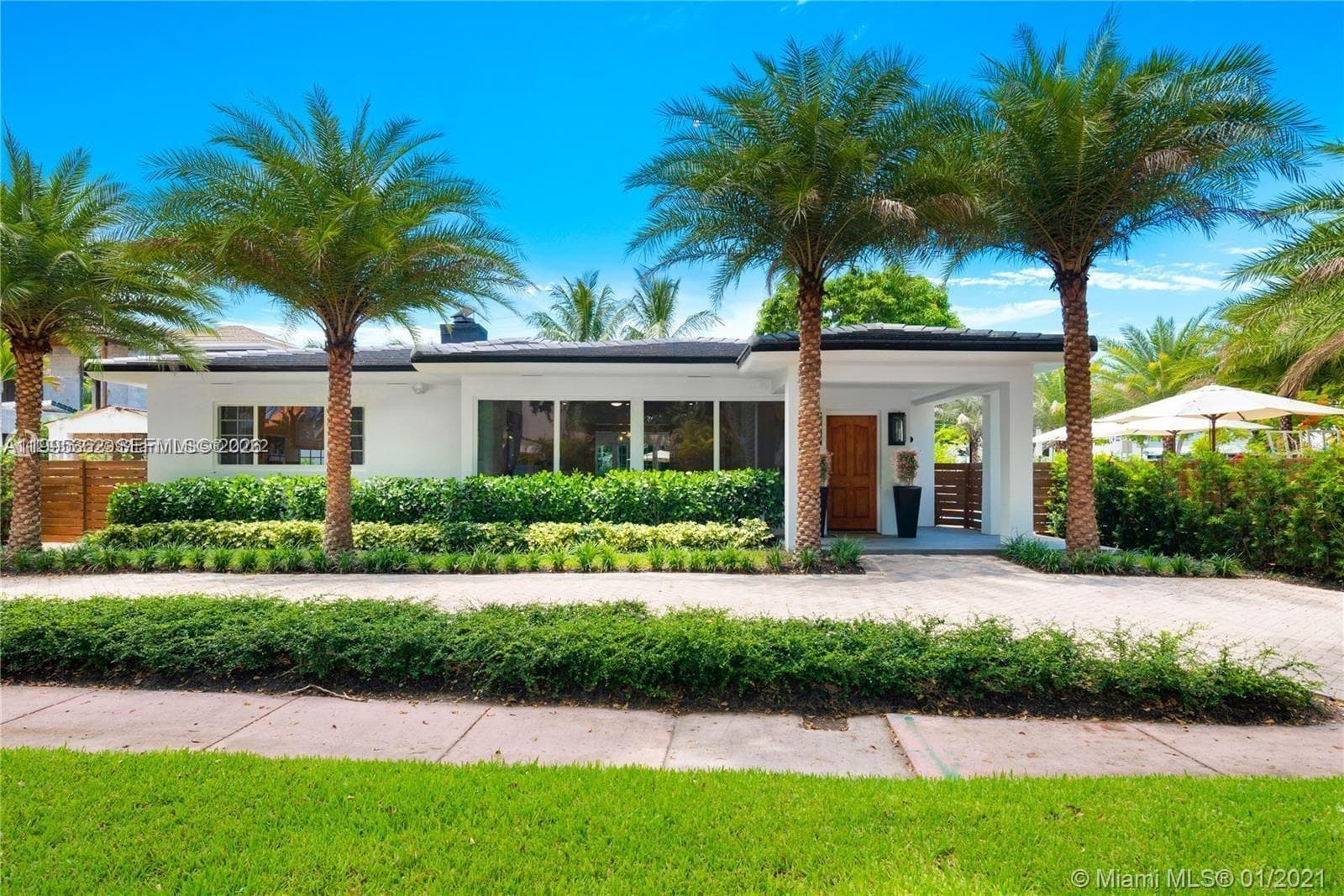 2575 Pine Tree Dr, Miami Beach FL 33140 — 28