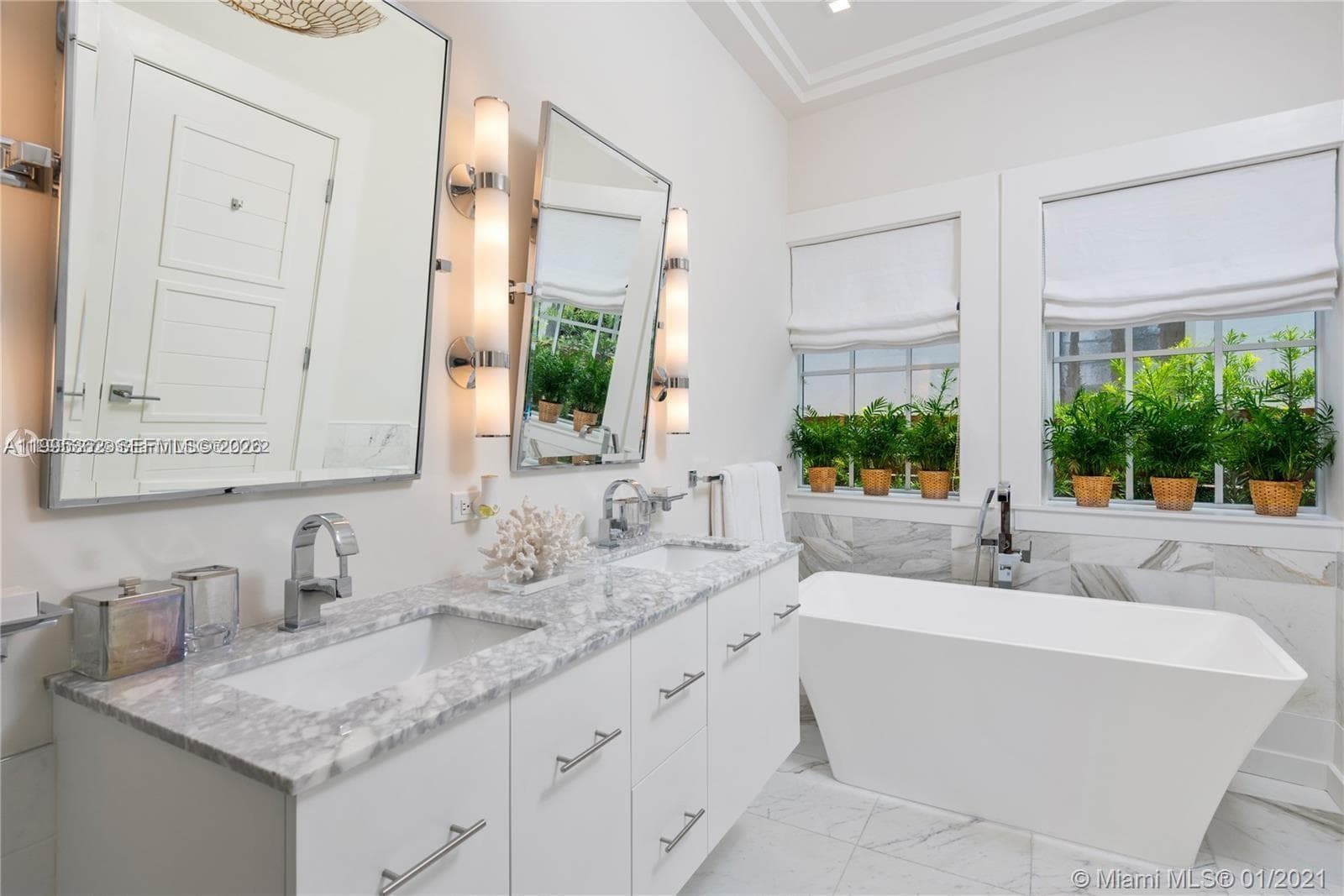 2575 Pine Tree Dr, Miami Beach FL 33140 — 20