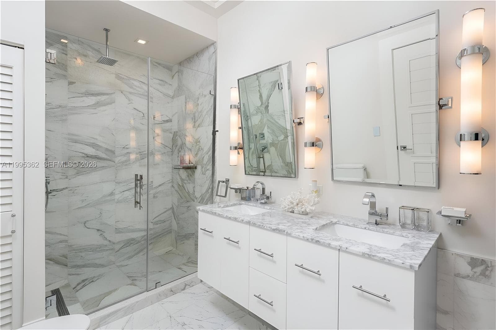 2575 Pine Tree Dr, Miami Beach FL 33140 — 19