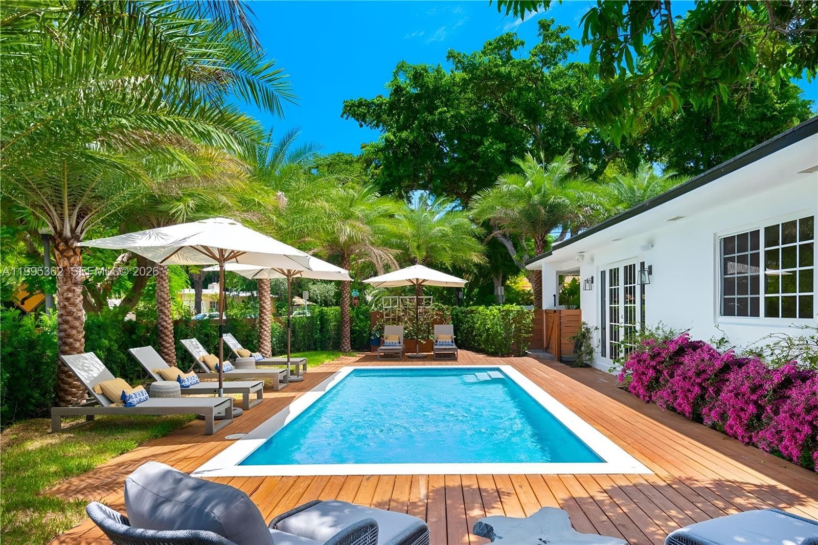 2575 Pine Tree Dr, Miami Beach FL 33140 — 31