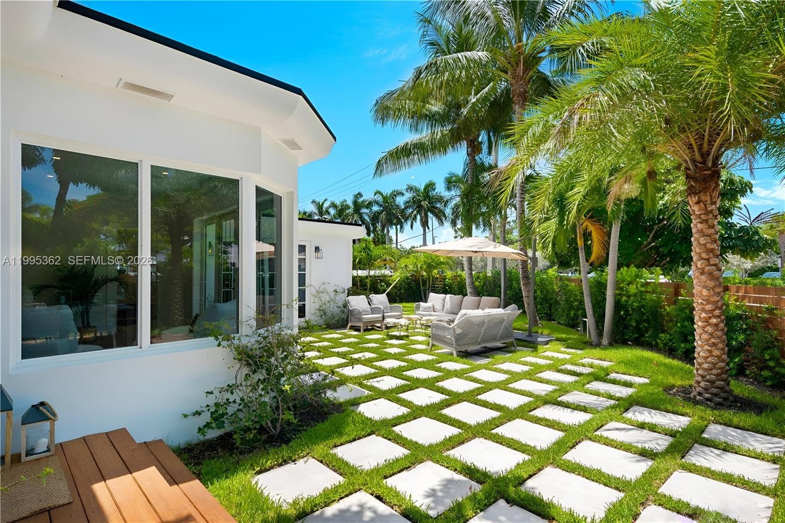 2575 Pine Tree Dr, Miami Beach FL 33140 — 29