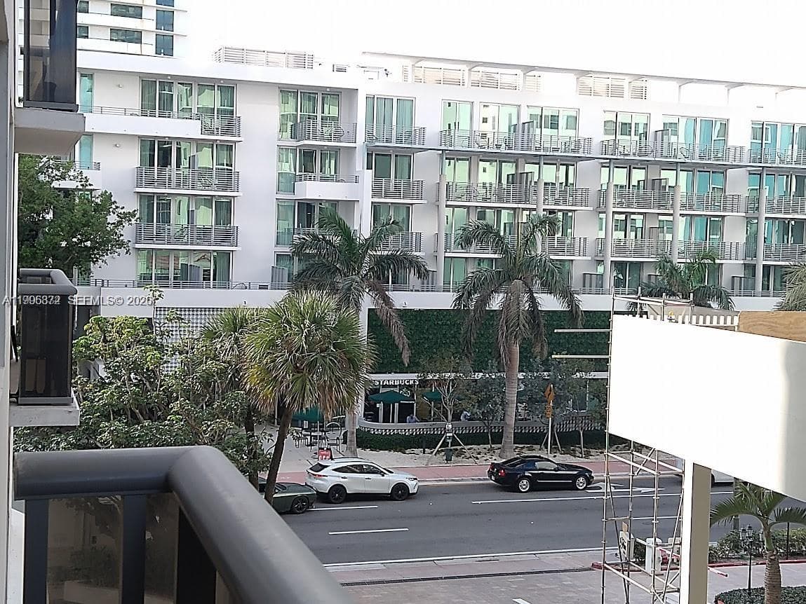 6039 Collins Ave # 407, Miami Beach FL 33140 — 2