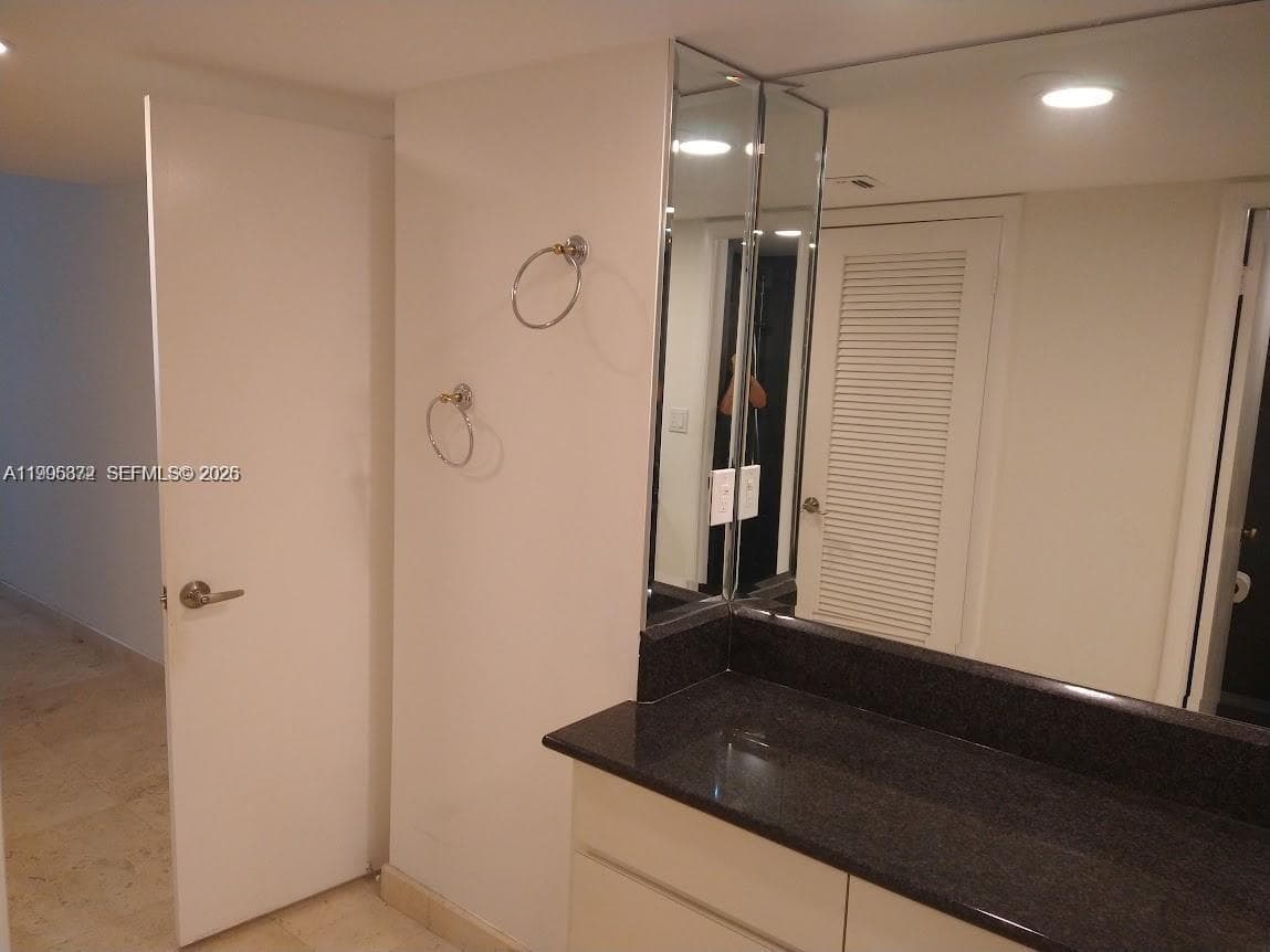 6039 Collins Ave # 407, Miami Beach FL 33140 — 6
