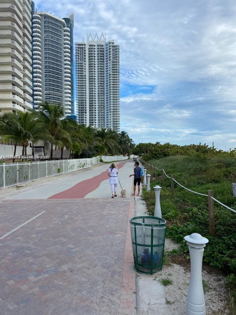 6039 Collins Ave # 407, Miami Beach FL 33140 — 36