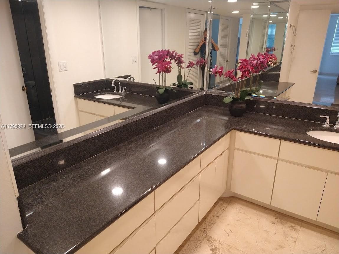 6039 Collins Ave # 407, Miami Beach FL 33140 — 5