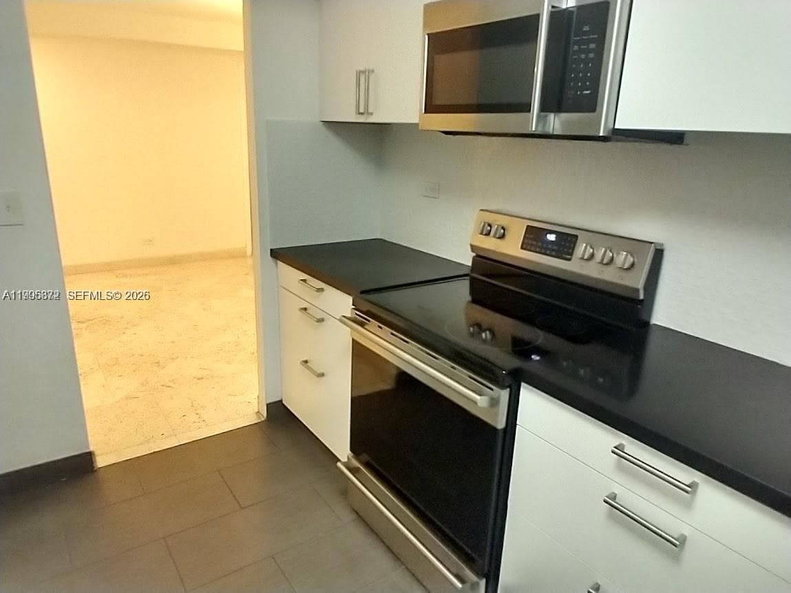 6039 Collins Ave # 407, Miami Beach FL 33140 — 14