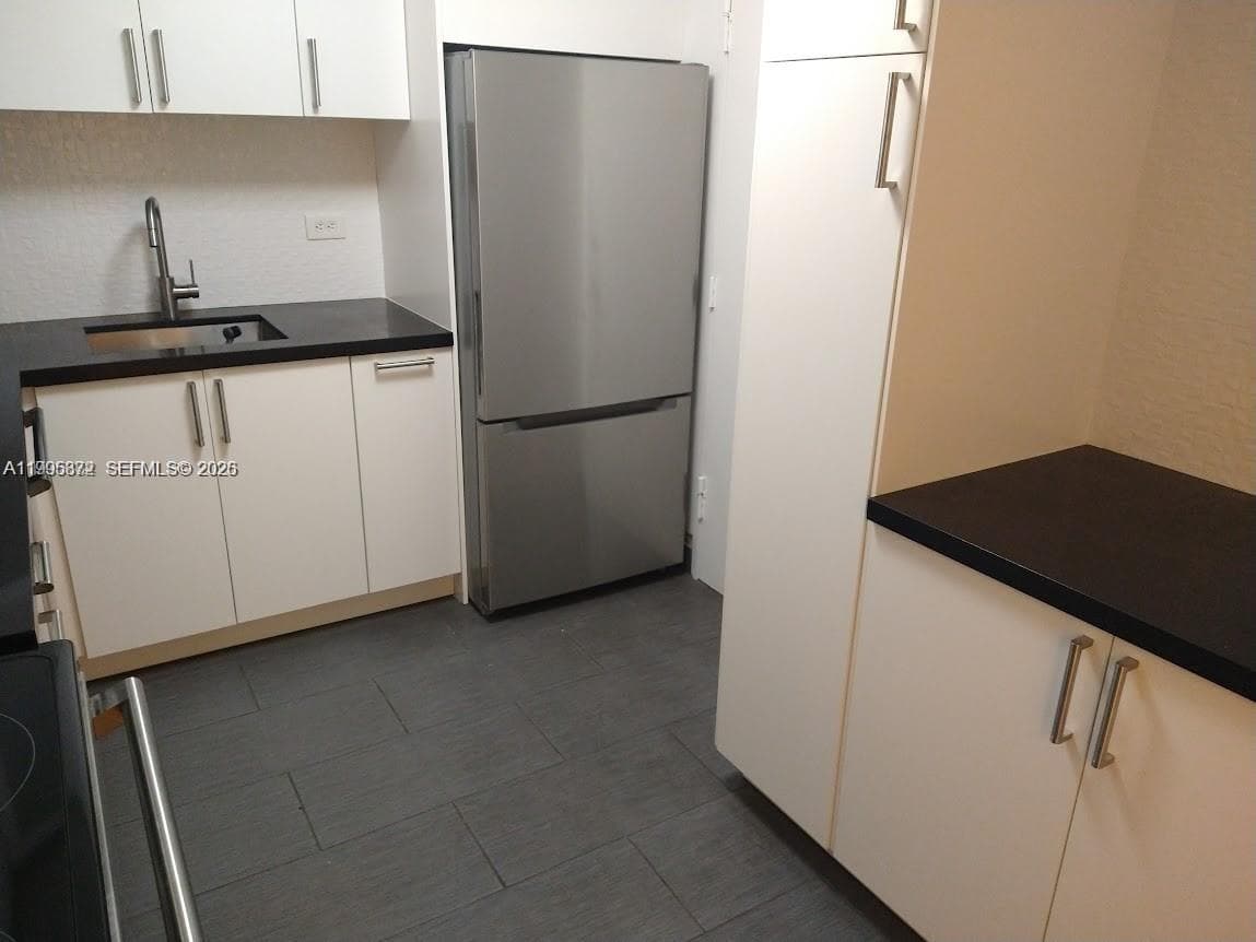 6039 Collins Ave # 407, Miami Beach FL 33140 — 15