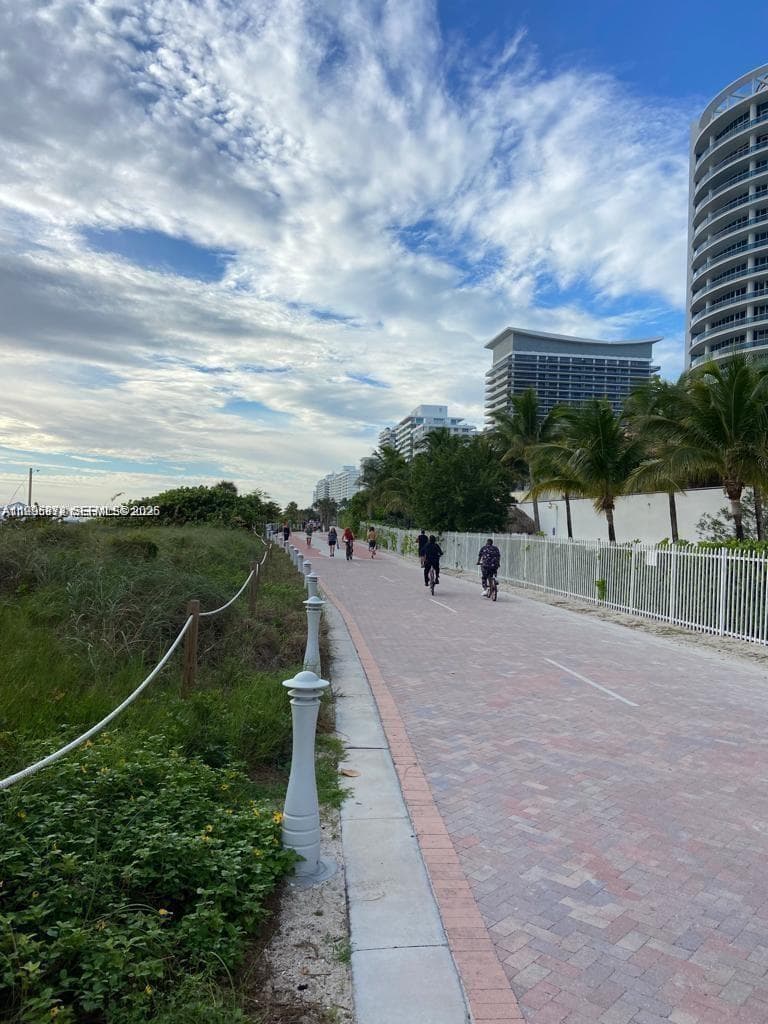 6039 Collins Ave # 407, Miami Beach FL 33140 — 35