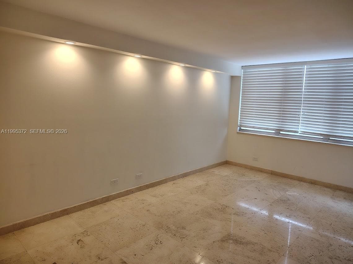 6039 Collins Ave # 407, Miami Beach FL 33140 — 4
