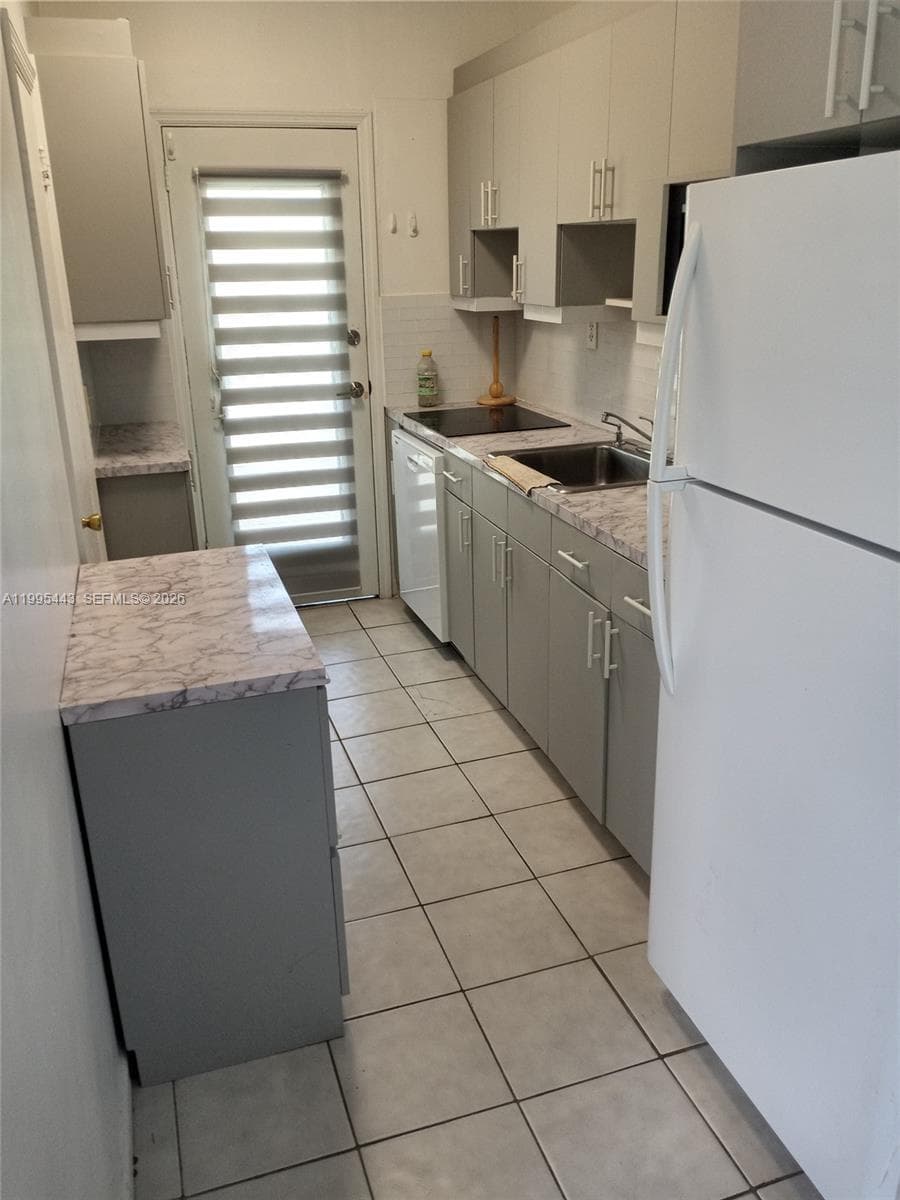 6490 Collins Ave # 18, Miami Beach FL 33141 — 2
