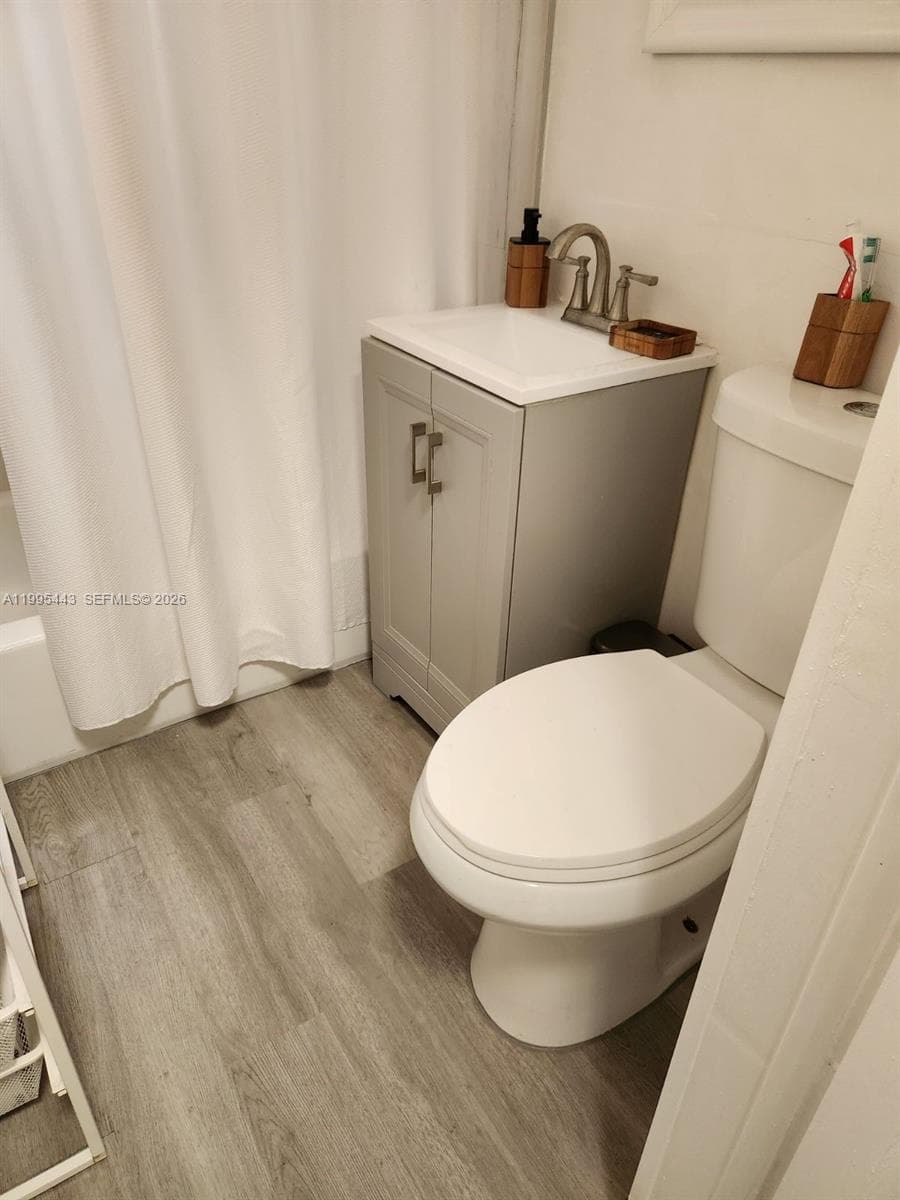 6490 Collins Ave # 18, Miami Beach FL 33141 — 8