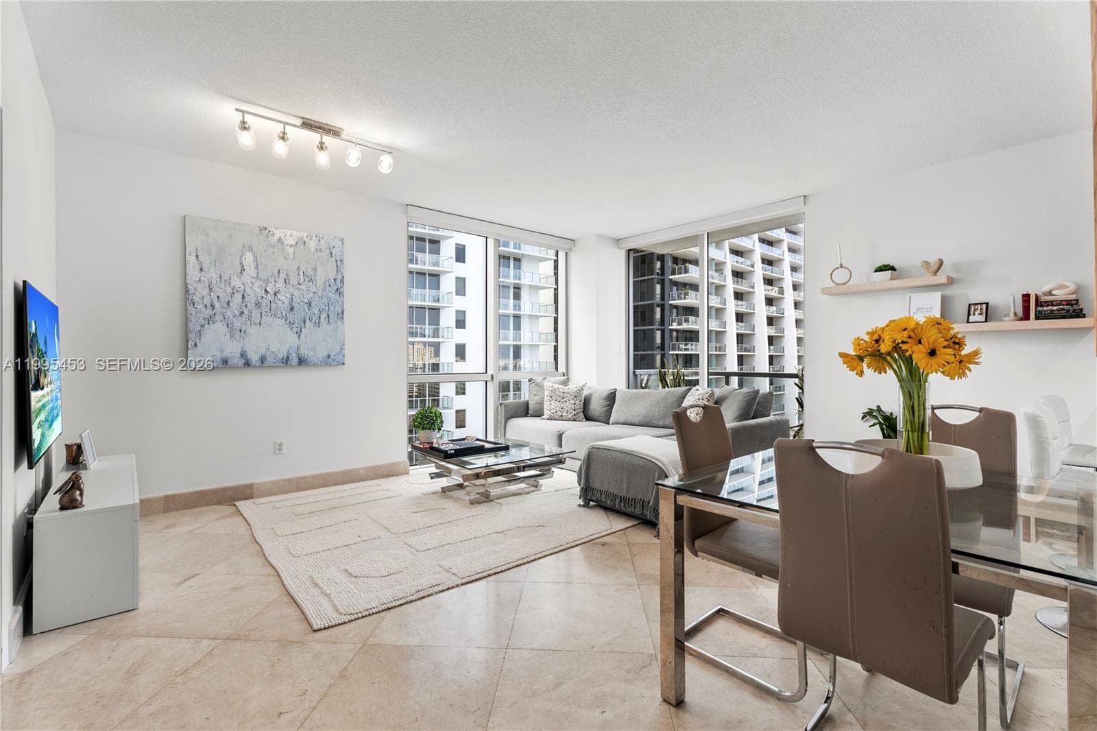 1060 Brickell Ave # 2117, Miami FL 33131 — 2