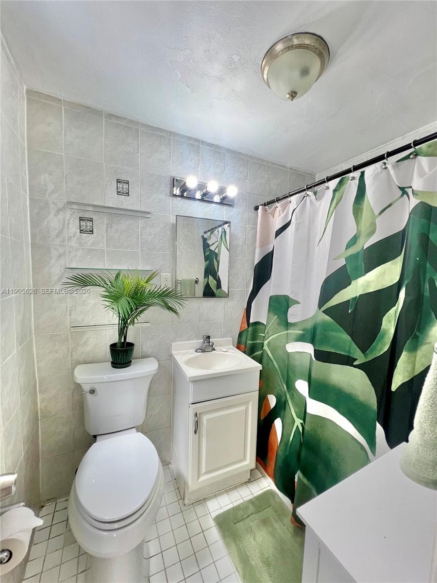 330 74th St # 5, Miami Beach FL 33141 — 12