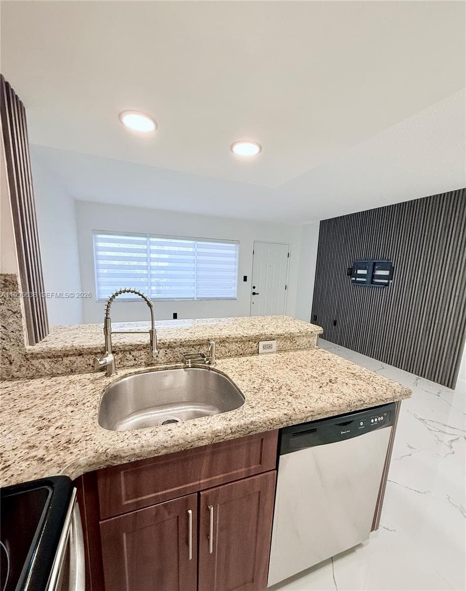 8660 NW 5th Ter # 108, Miami FL 33126 — 1