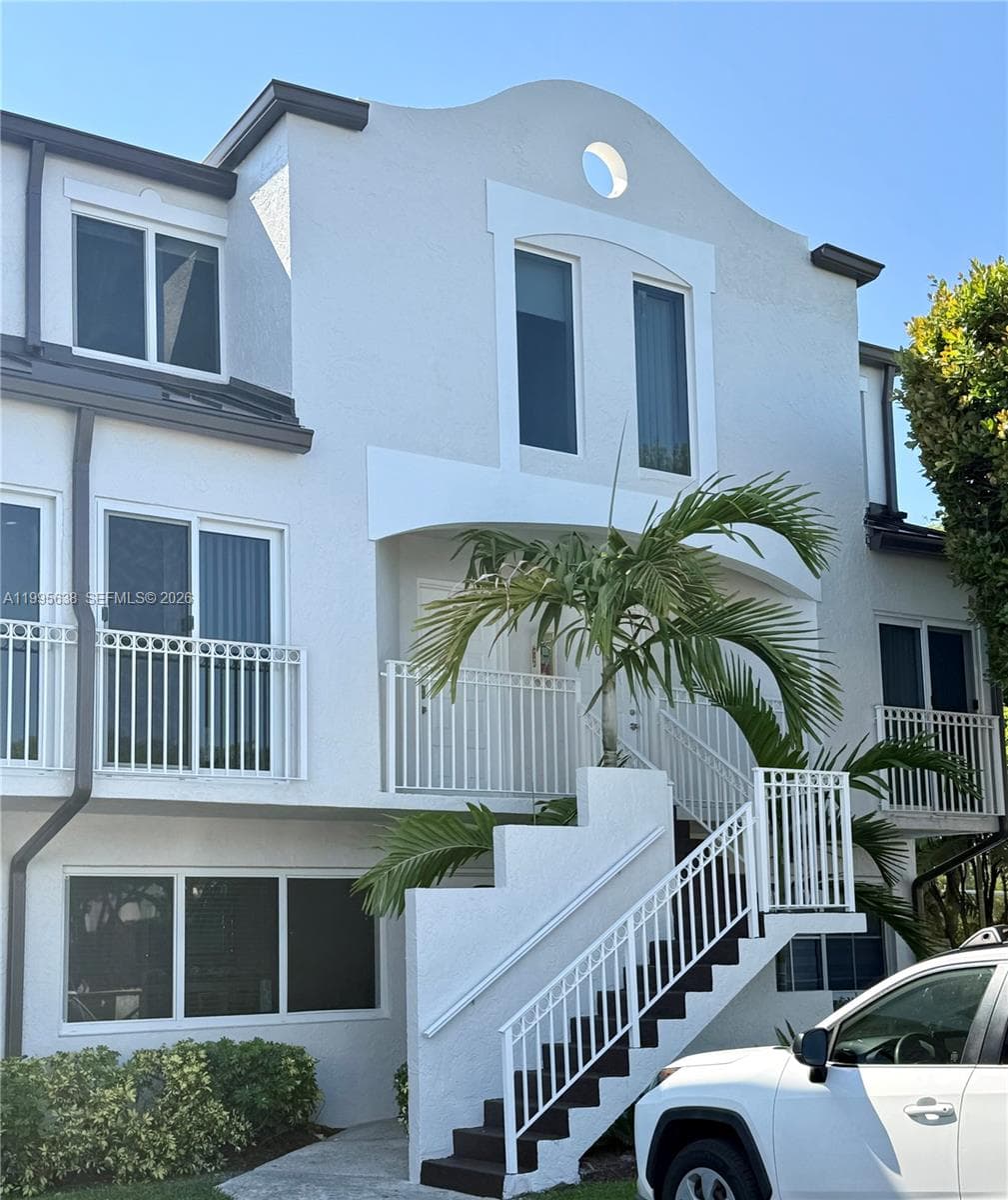 8660 NW 5th Ter # 108, Miami FL 33126 — 4