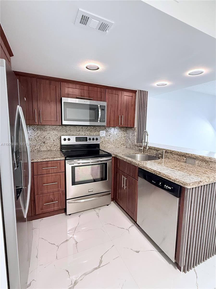 8660 NW 5th Ter # 108, Miami FL 33126 — 8