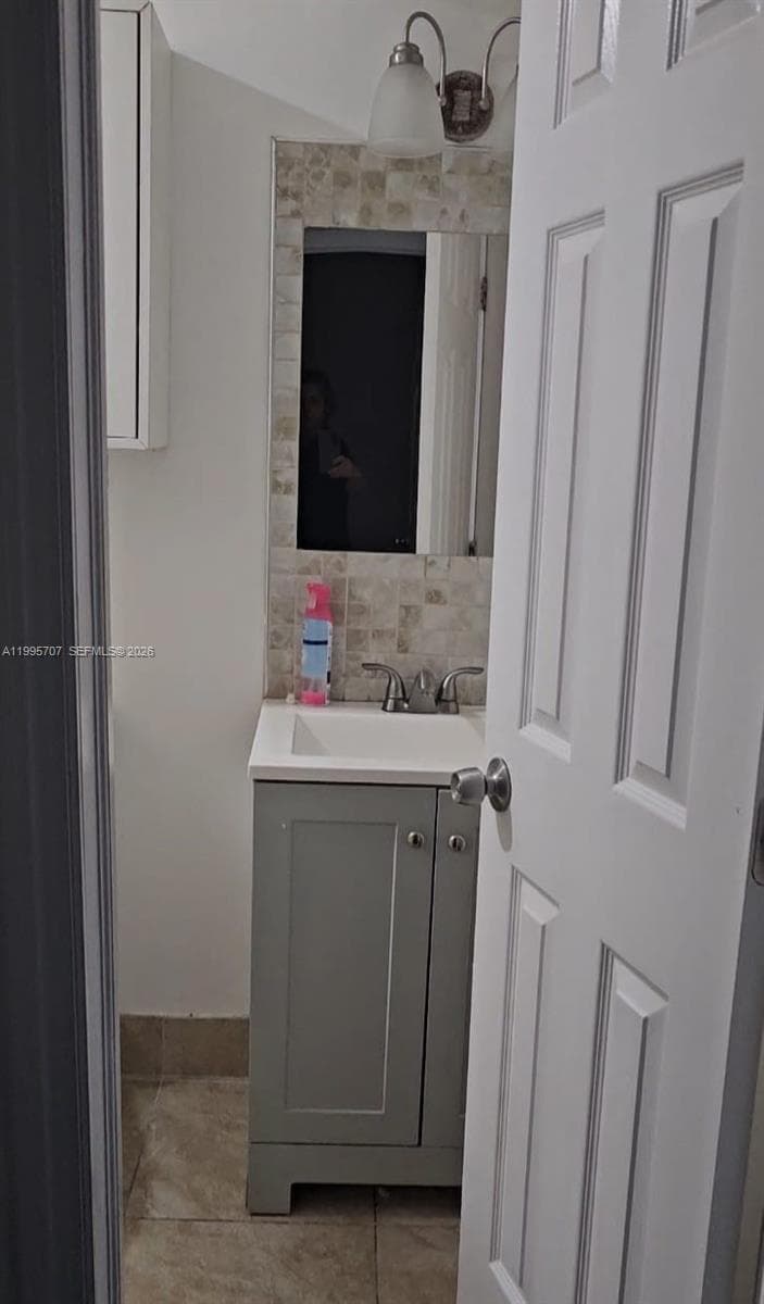 6055 W 19th Ave # 209, Hialeah FL 33012 — 18