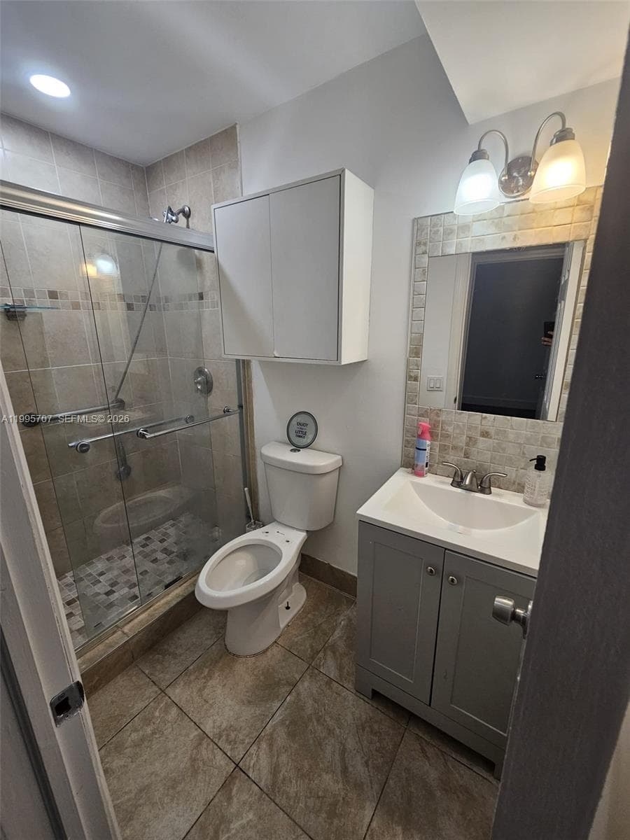6055 W 19th Ave # 209, Hialeah FL 33012 — 19