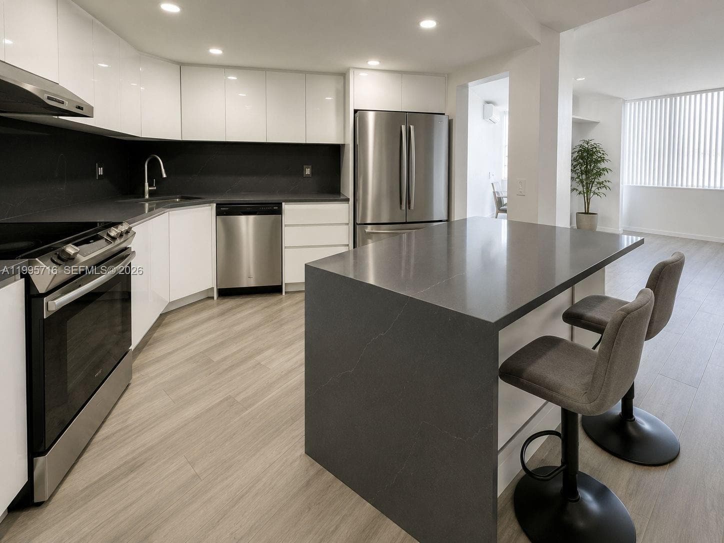 2750 NE 183rd St # 2407, Aventura FL 33160 — 1