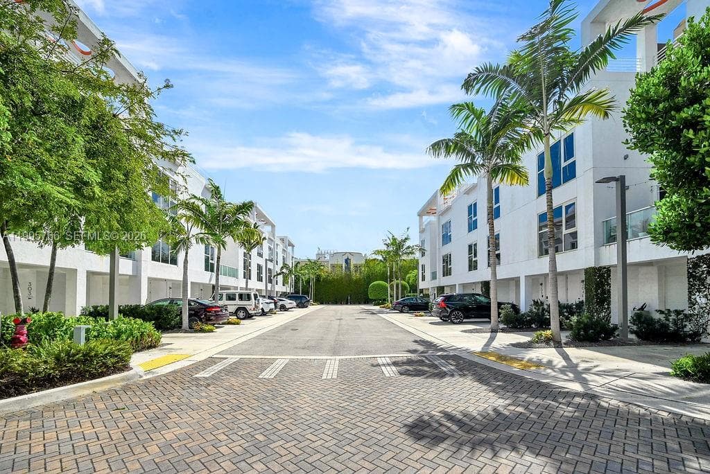 455 NE 39th St # 205, Miami FL 33137 — 23