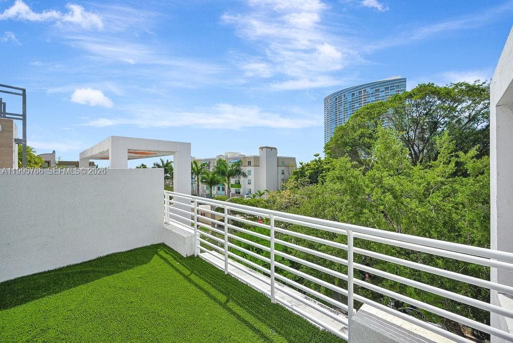 455 NE 39th St # 205, Miami FL 33137 — 20