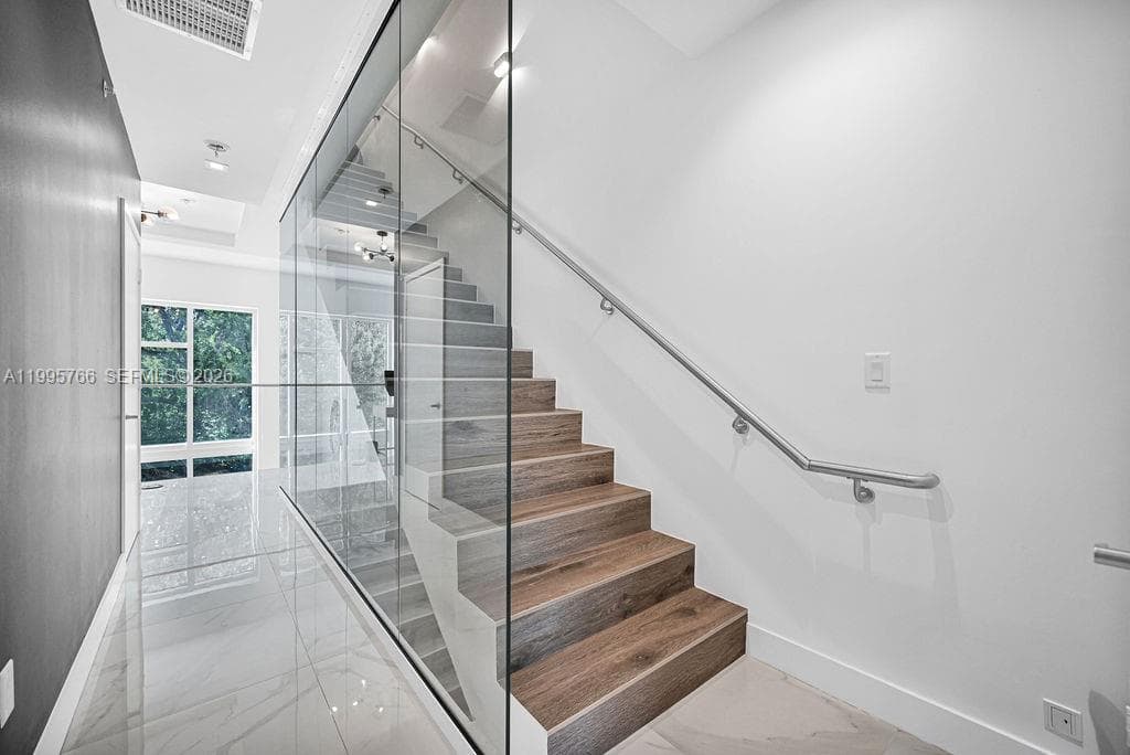 455 NE 39th St # 205, Miami FL 33137 — 19