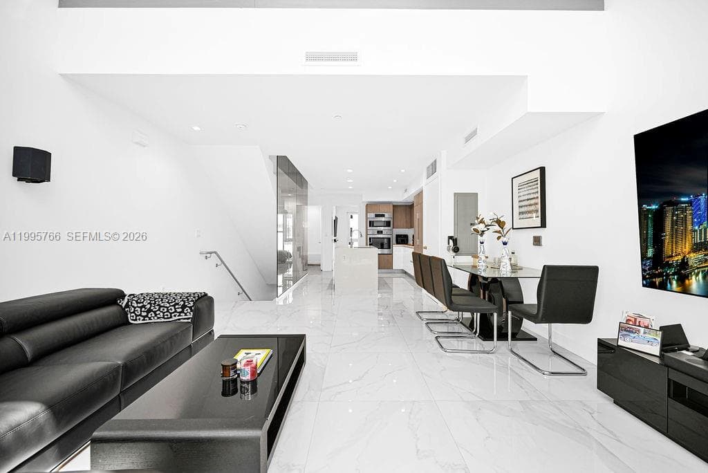455 NE 39th St # 205, Miami FL 33137 — 8
