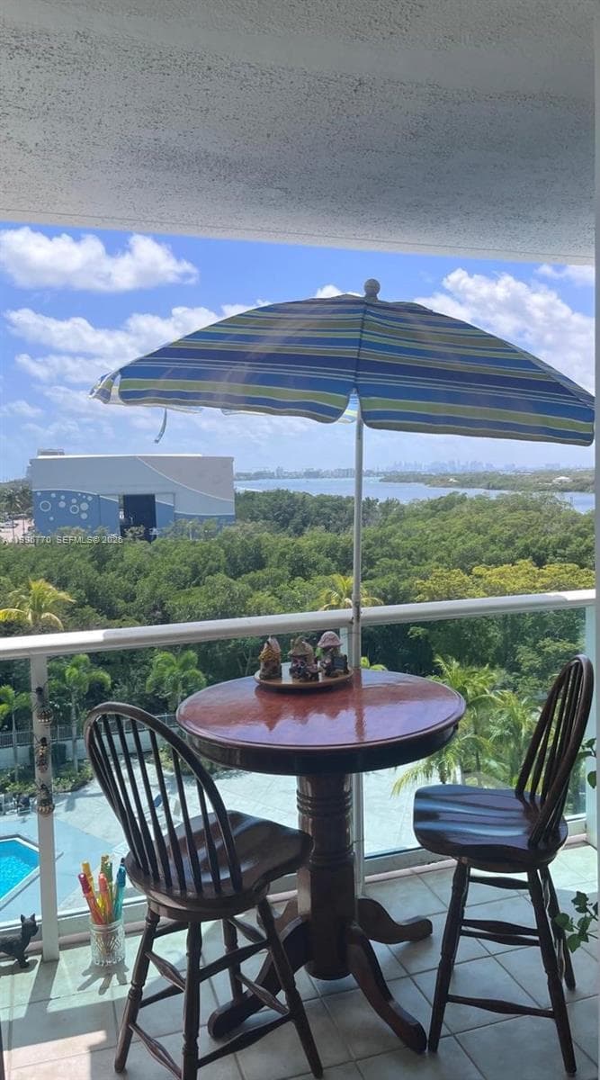 100 Bayview Dr # 725, Sunny Isles Beach FL 33160 — 1