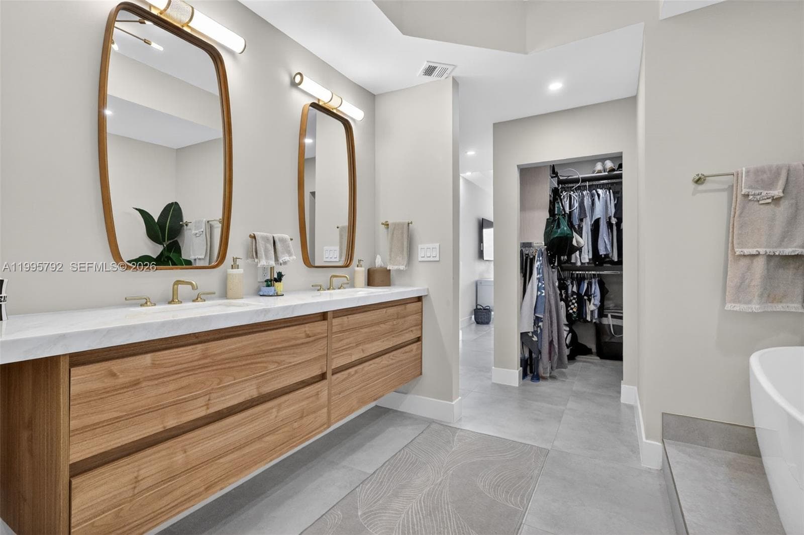 1000 ISLAND BL # 3107, Aventura FL 33160 — 27