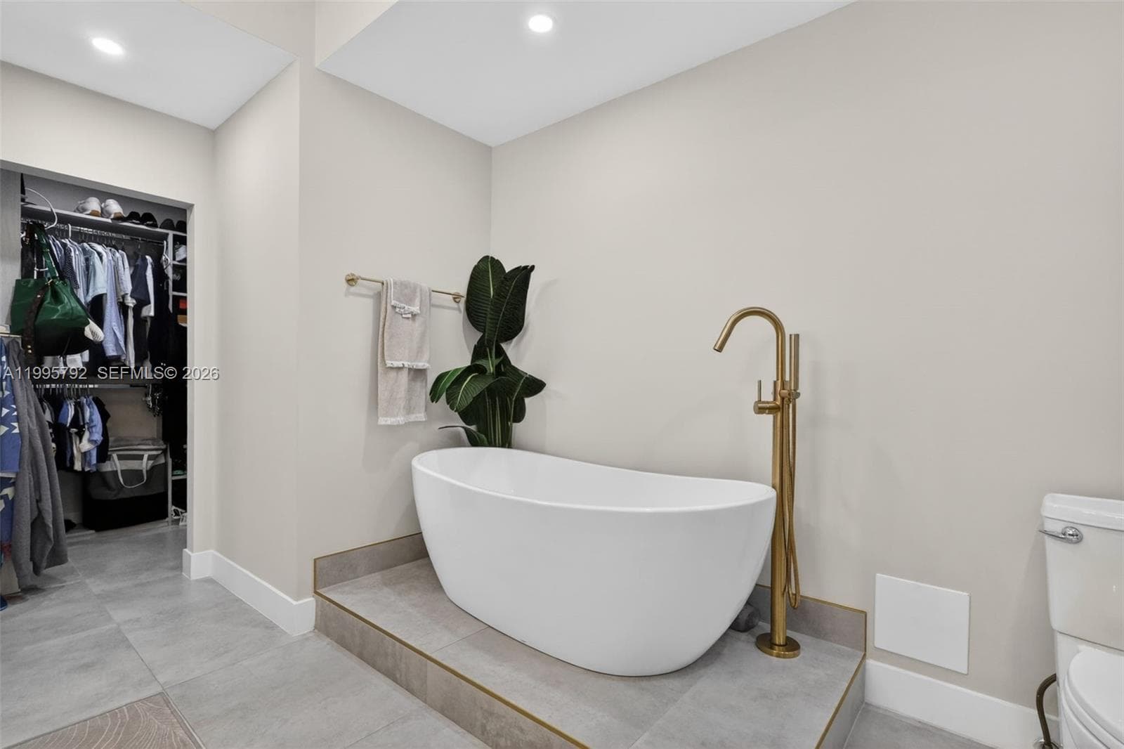 1000 ISLAND BL # 3107, Aventura FL 33160 — 26
