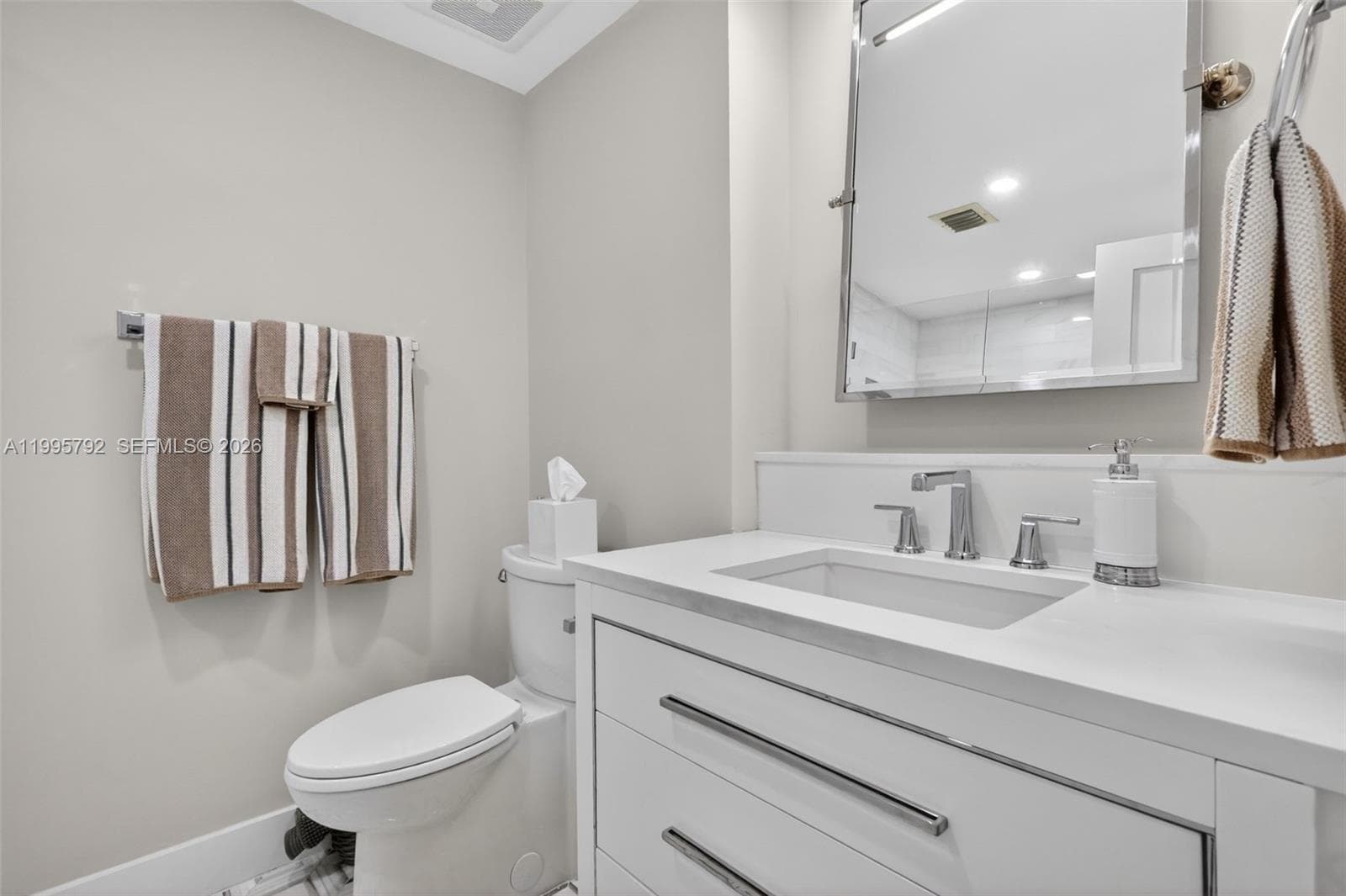 1000 ISLAND BL # 3107, Aventura FL 33160 — 32