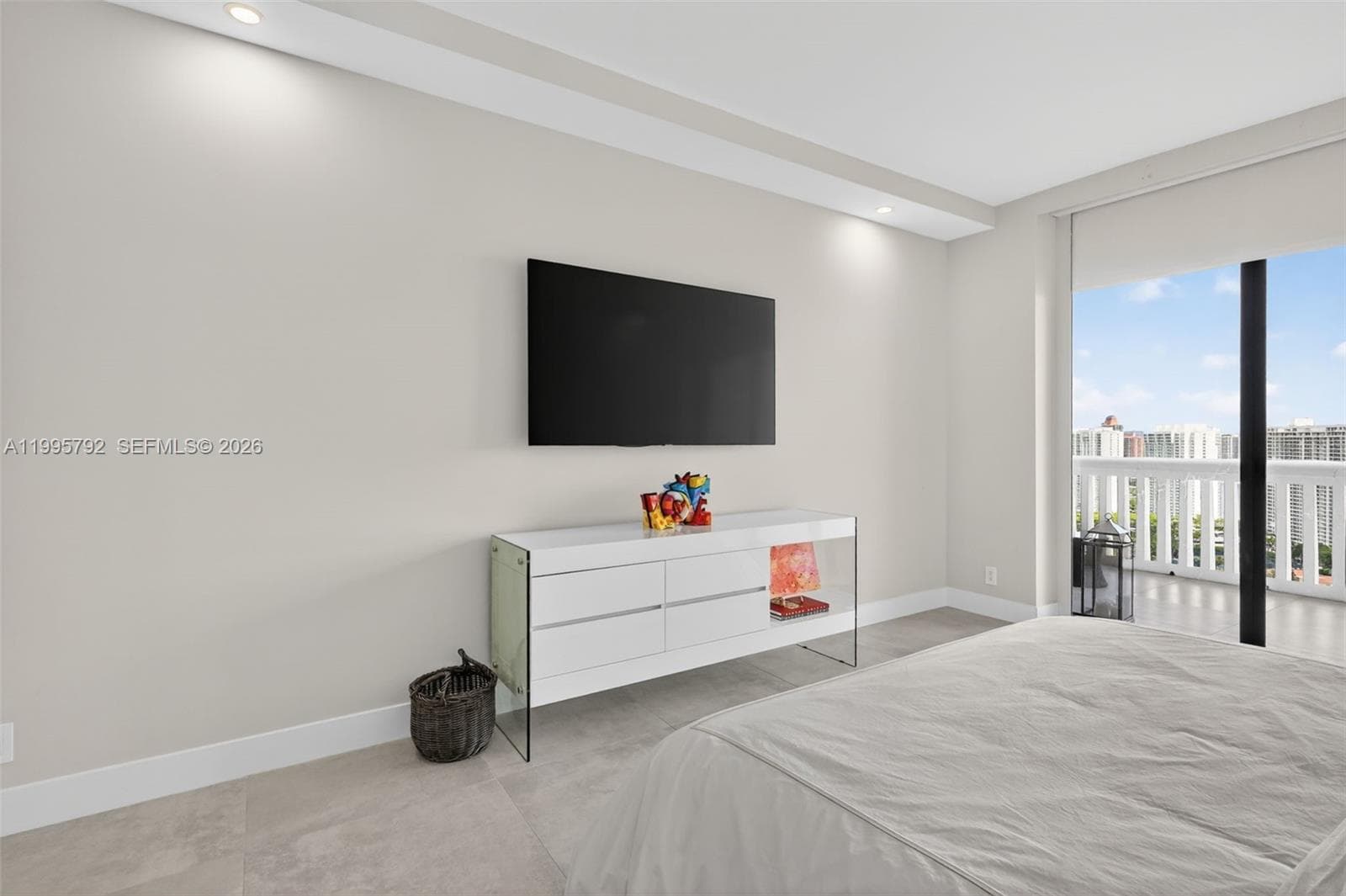 1000 ISLAND BL # 3107, Aventura FL 33160 — 20