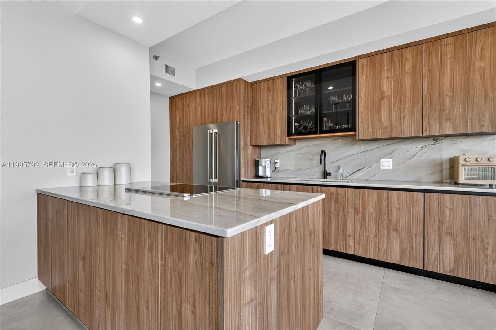 1000 ISLAND BL # 3107, Aventura FL 33160 — 9