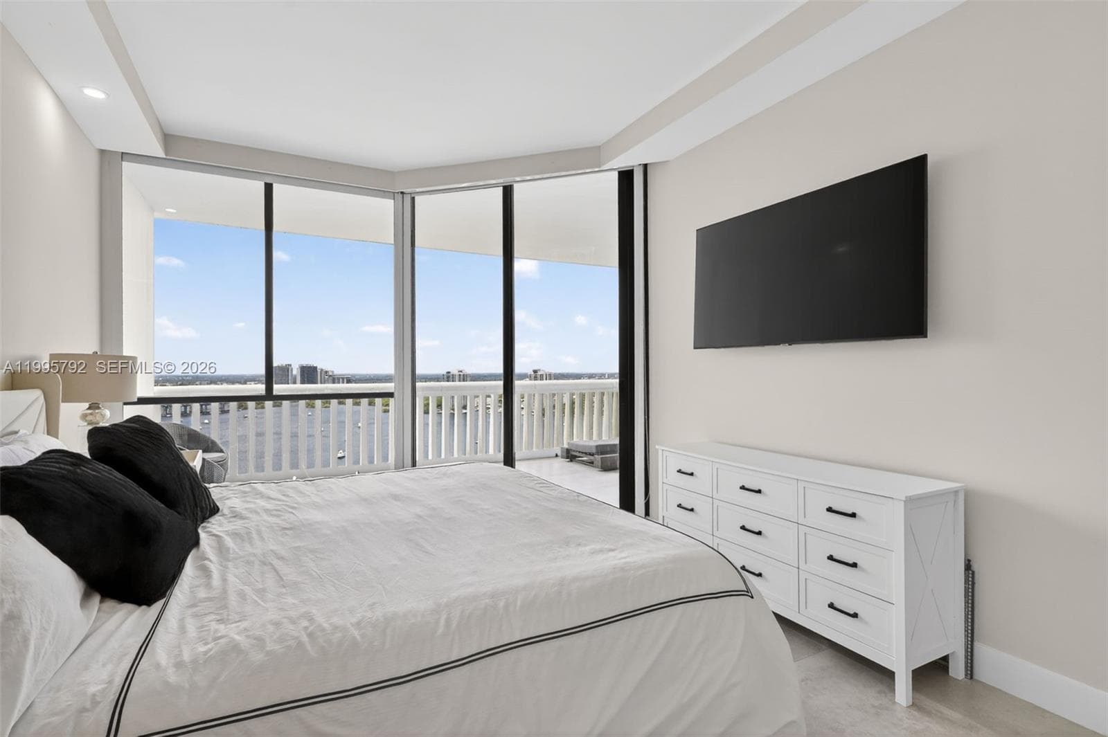 1000 ISLAND BL # 3107, Aventura FL 33160 — 34