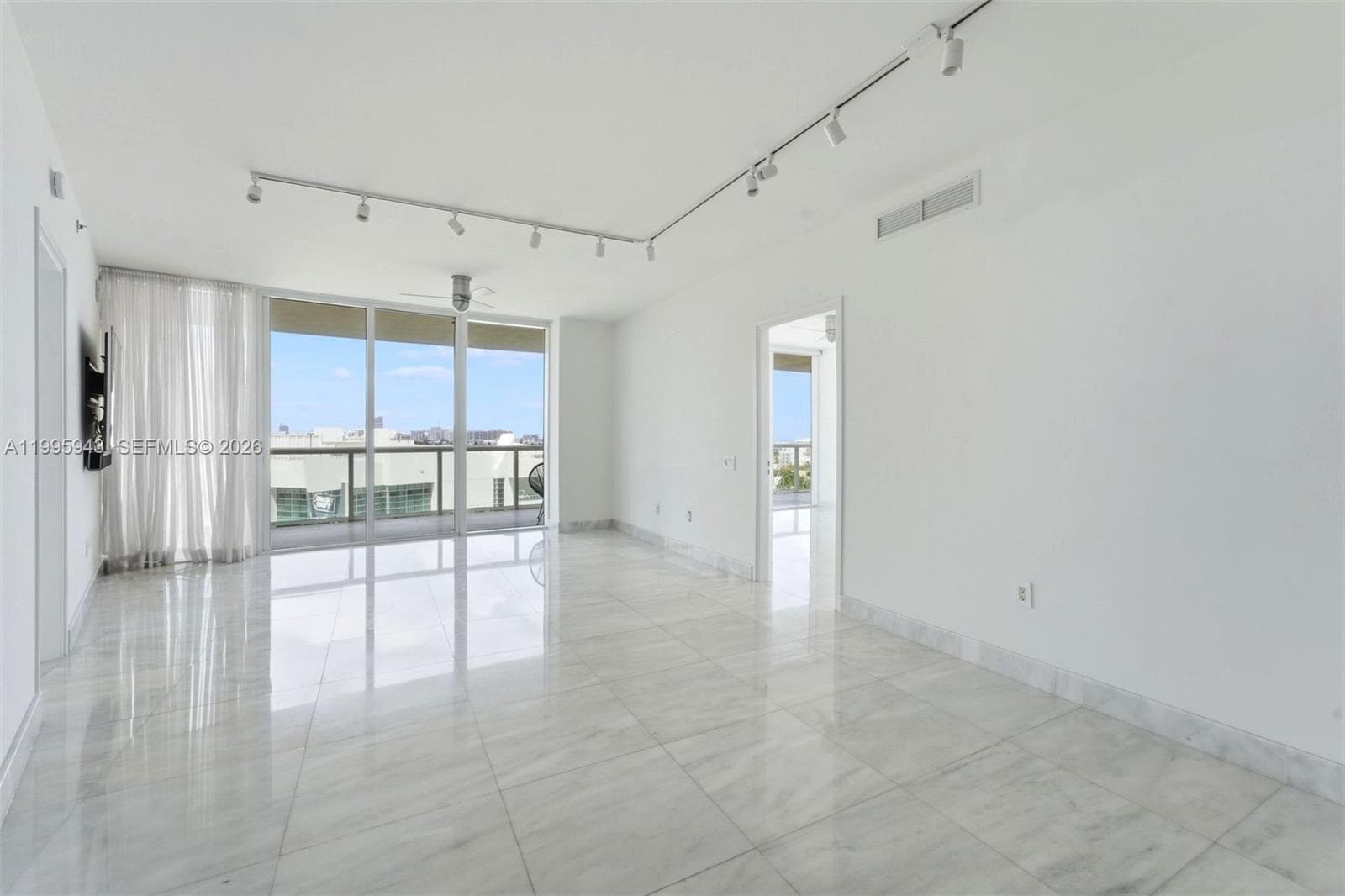 450 Alton Rd # 910, Miami Beach FL 33139 — 25