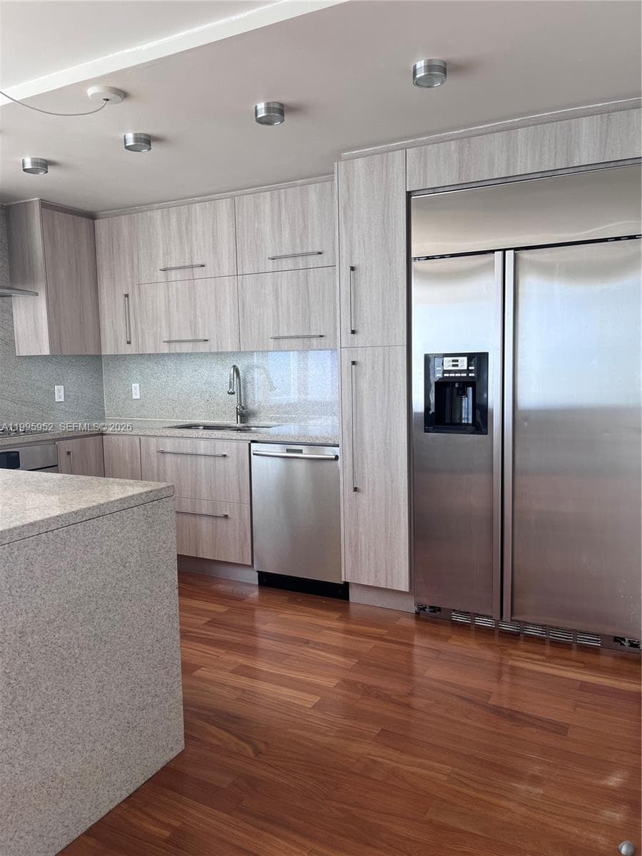 881 Ocean Dr # 18B, Key Biscayne FL 33149 — 4