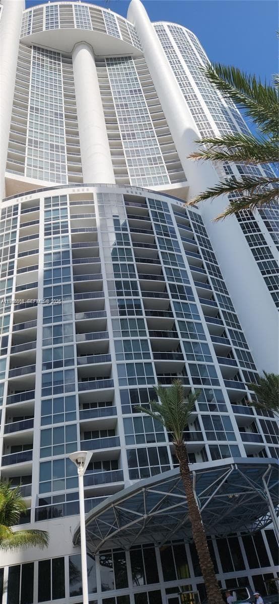 18201 Collins Ave # 4305, Sunny Isles Beach FL 33160 — 23