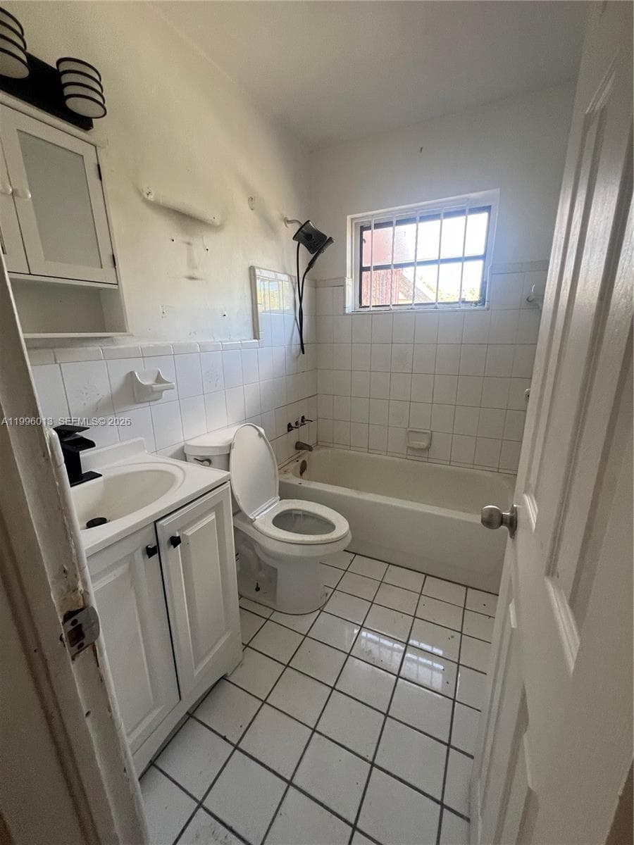 341 Aladdin St, Opa-Locka FL 33054 — 17
