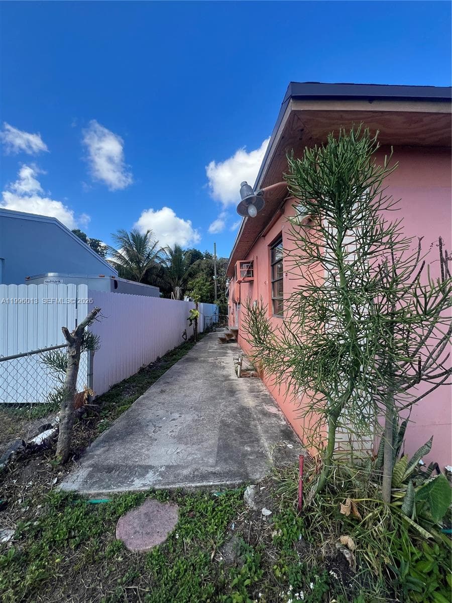 341 Aladdin St, Opa-Locka FL 33054 — 16