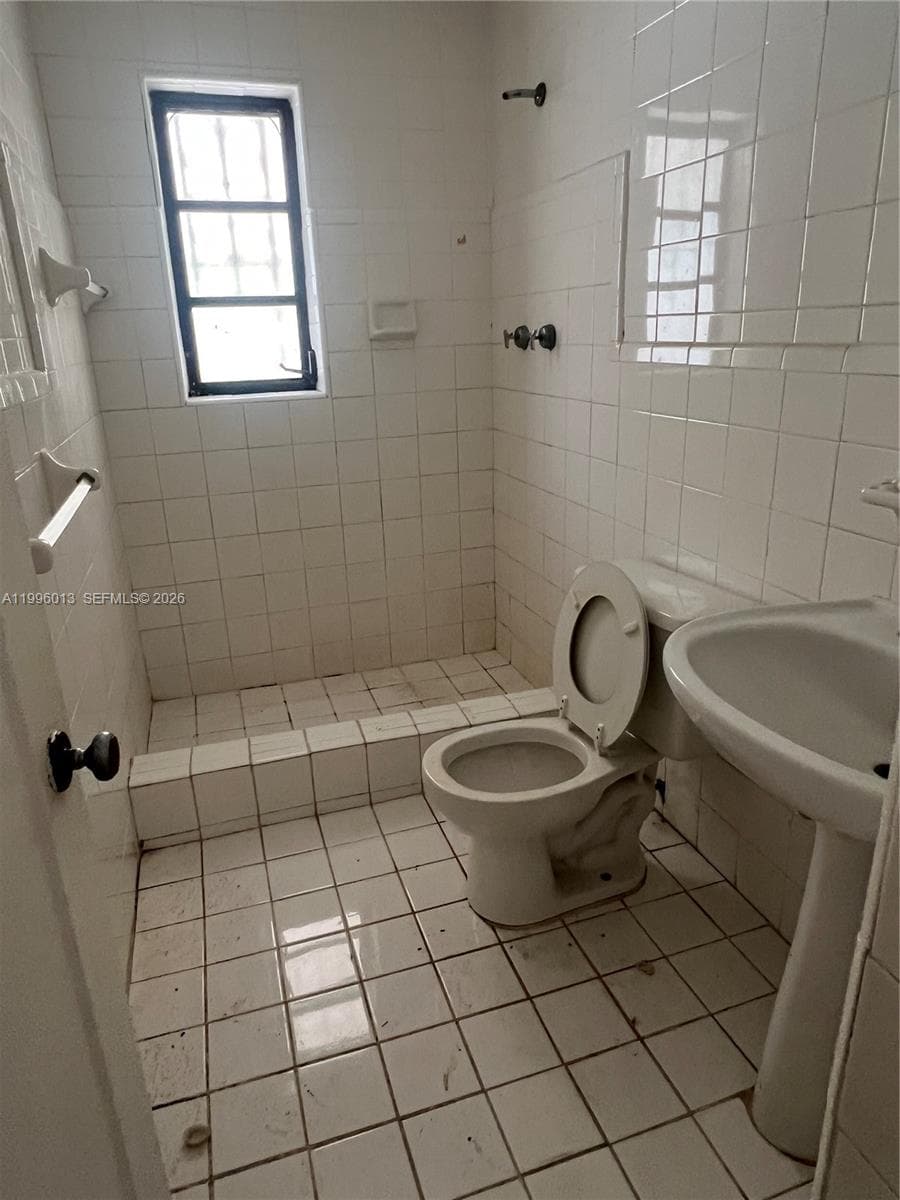 341 Aladdin St, Opa-Locka FL 33054 — 9
