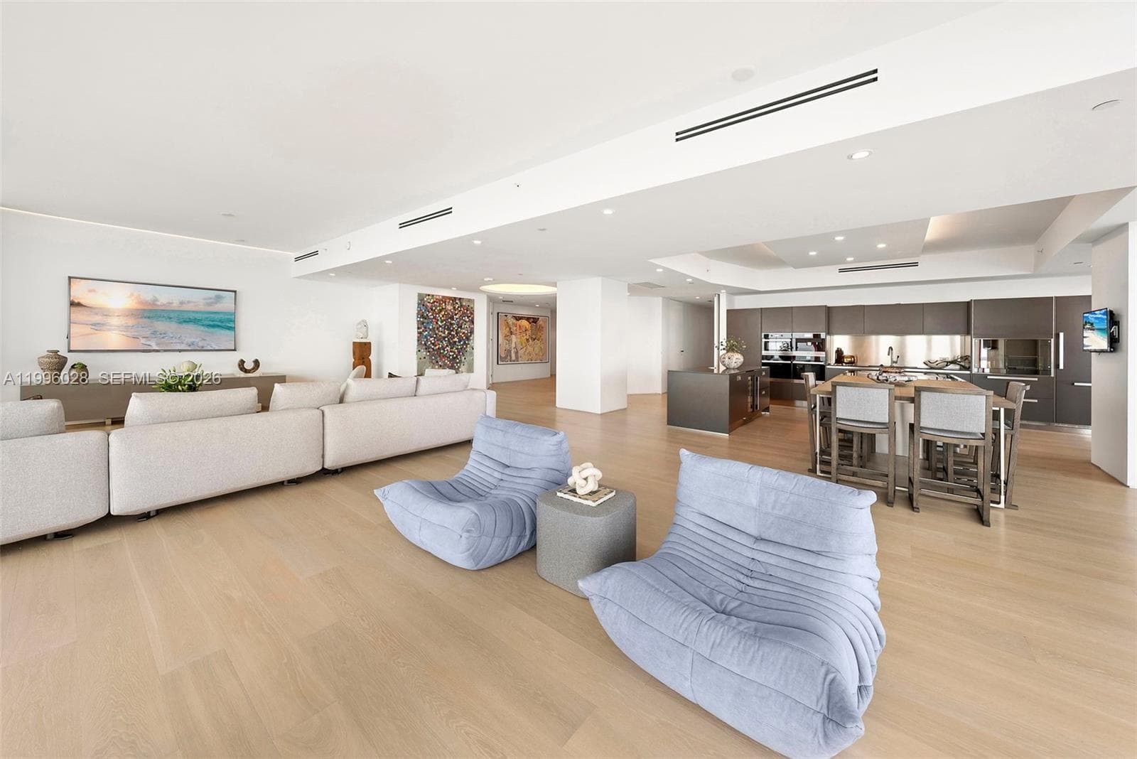 100 S Pointe Dr, Miami Beach FL 33139 — 17