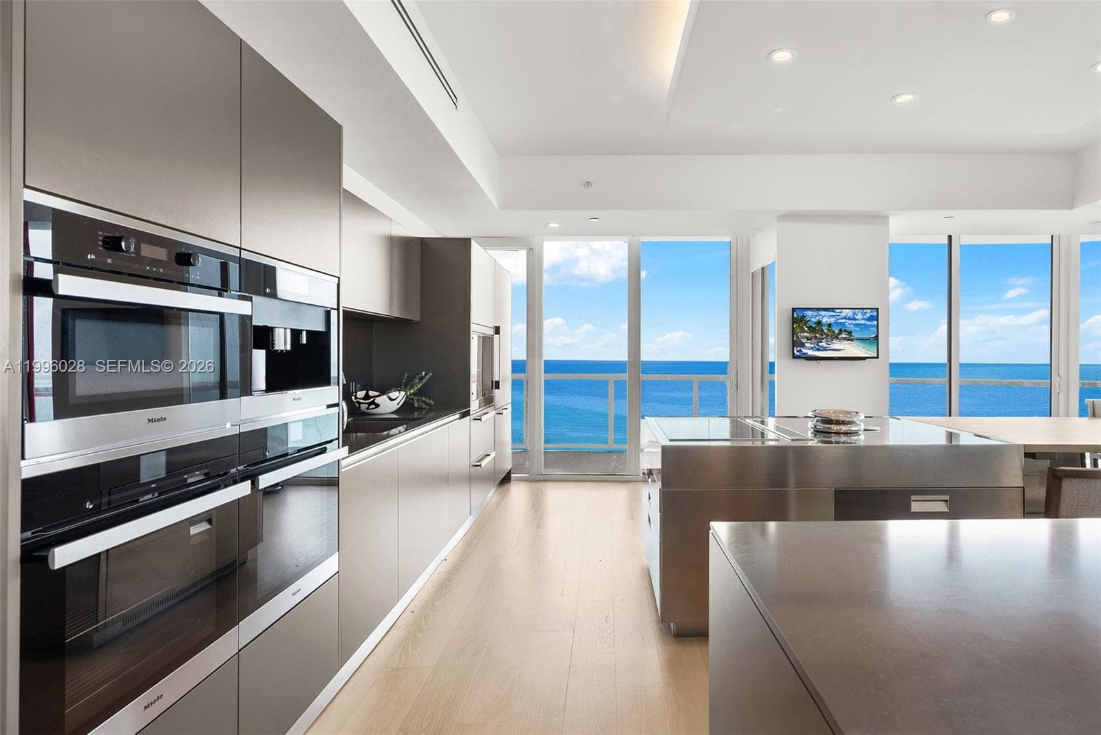 100 S Pointe Dr, Miami Beach FL 33139 — 9